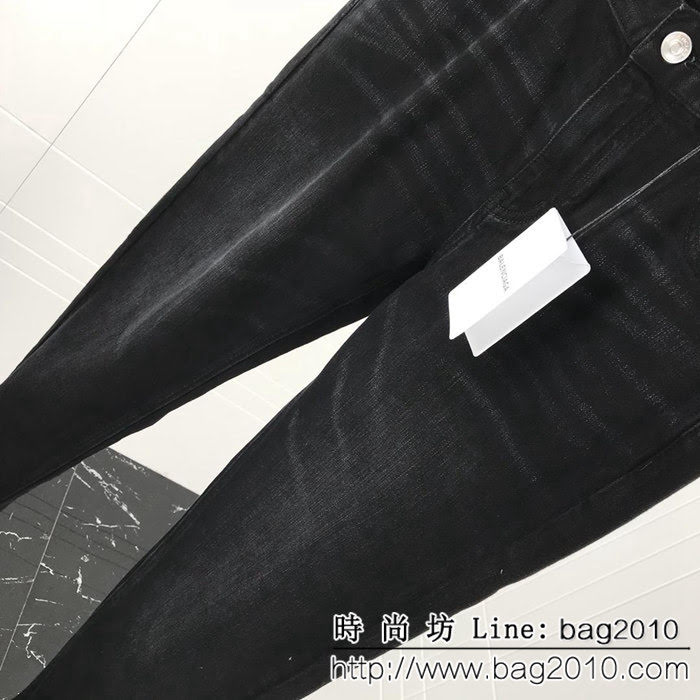 BALENCIAGA巴黎世家 特別款 18ss秋冬新款 男款牛仔褲 背後腰部字母印花款 ydi2250